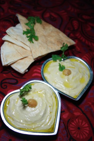 Arabian Hummus & khubz... Teases my taste buds!